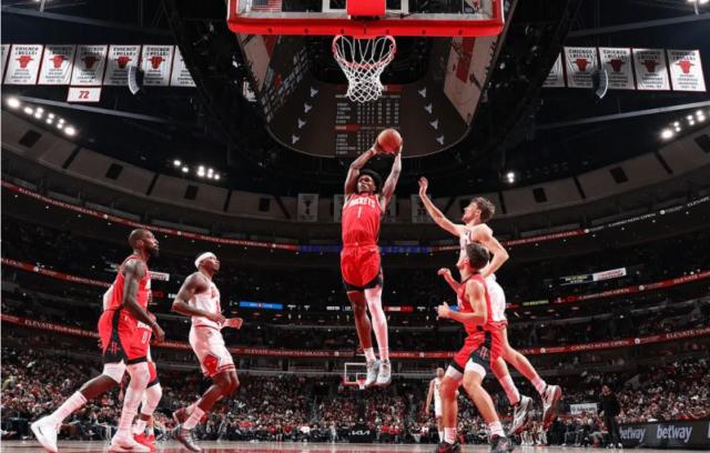 pp电子试玩-【现场】申京带队豪取5连胜 火箭刮起青春风暴